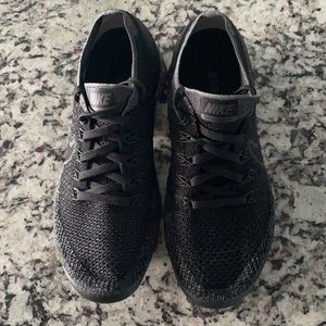 Black Vapormax Flyknit